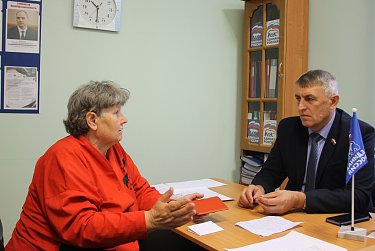 Депутаты ЗС провели приемы граждан